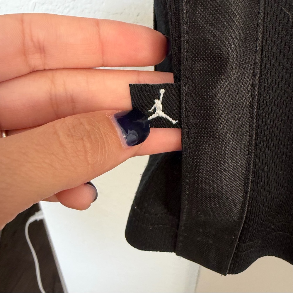 AIR JORDAN #23 JORDAN BLACK RED STITCHED JERSEY KIDS LARGE - Picture 6 of 7